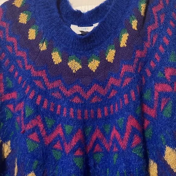 sweater - Picture 2 of 7